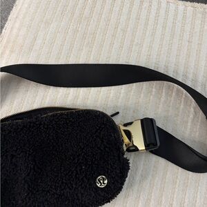 lululemon athletica Black Fleece Crossbody Bag